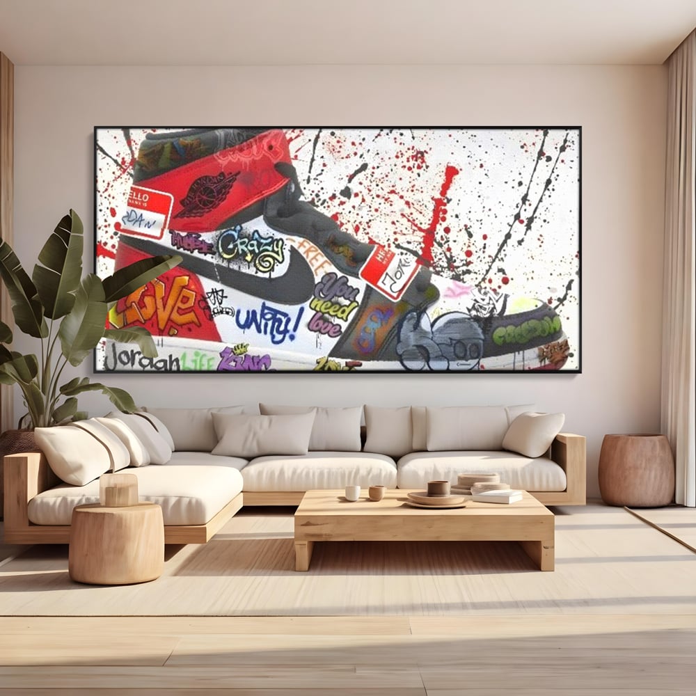 Tablou canvas cu pictura adidasi air jordan cu graffiti, in rama de aluminiu negru, pe perete intr-un living